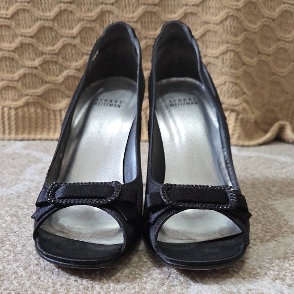 Stuart Weitzman Black Satin Peep-Toe Pumps w/ Rhinestone Bow - Size 8 - Picture 3 of 10
